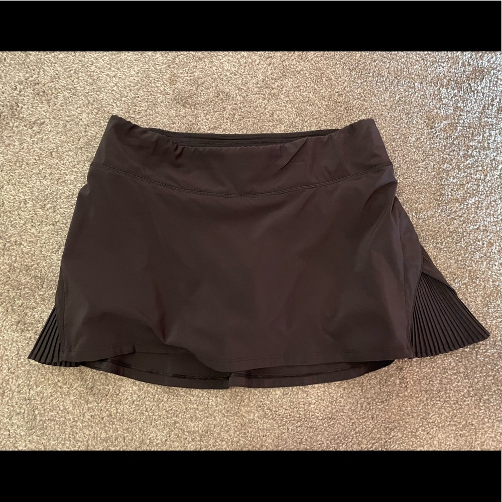 Play off the Pleats skirt from Lululemon. Size 6